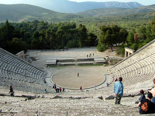 2006 04 09 1649 Epidauras Teatras Audra dainuoja20